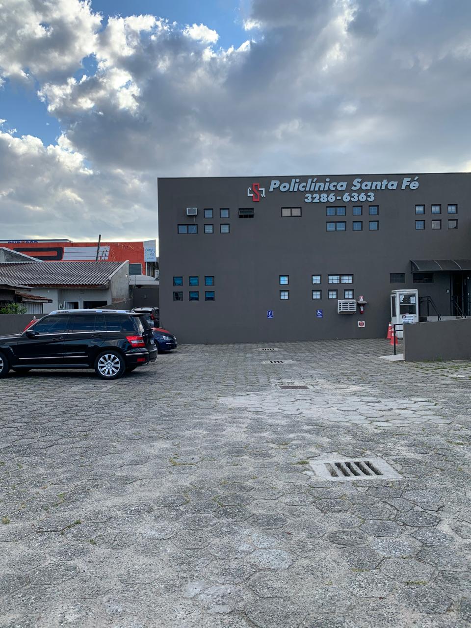 Estacionamento próprio da clínica