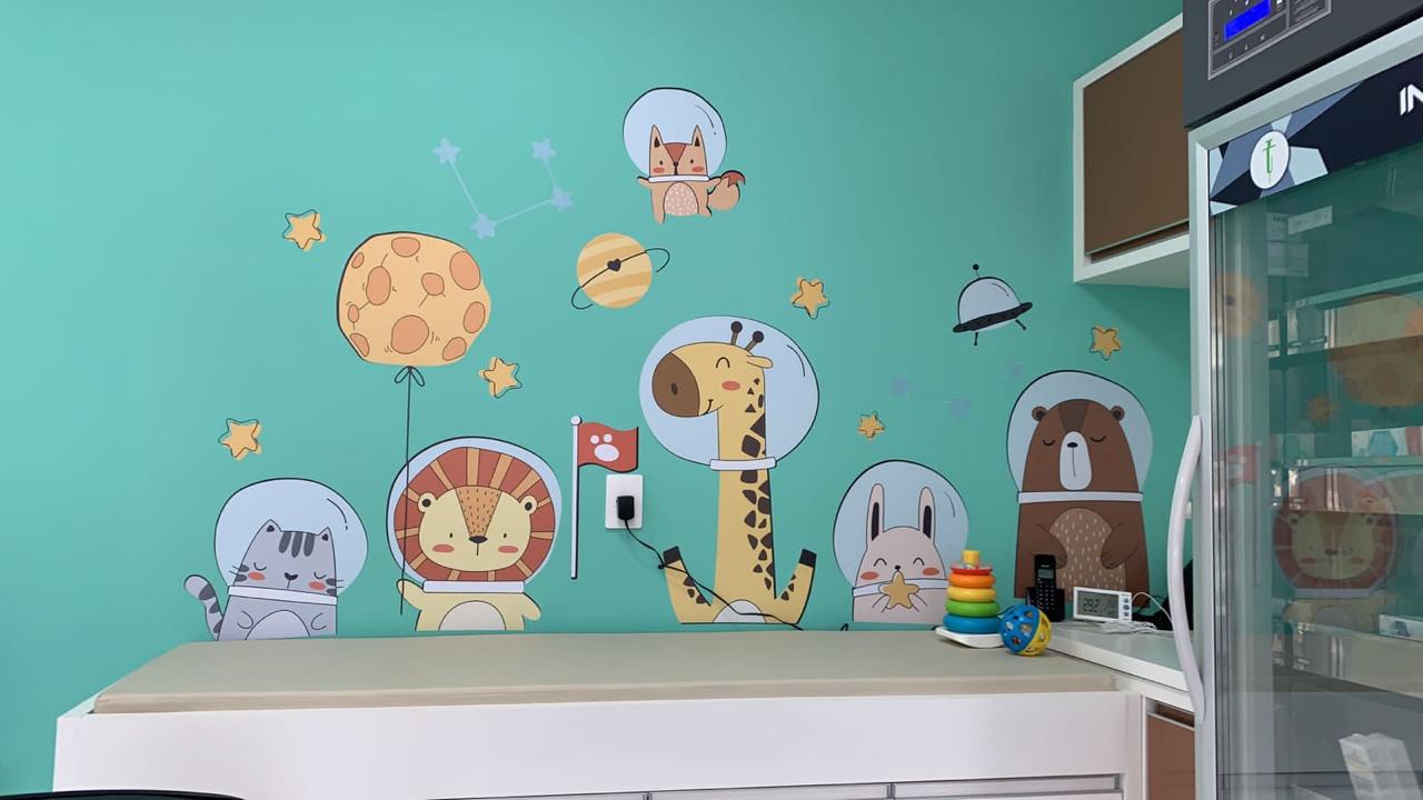 Sala de pediatria com decoração infantil